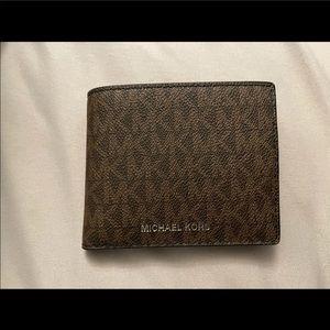 BRAND NEW MICHAEL KORS SIGNATURE WALLET!